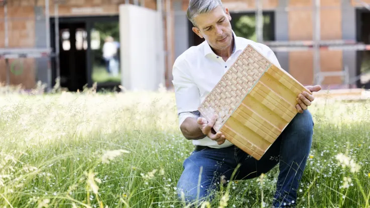 Ziegel trifft Holz: So schaffen Sie ein nachhaltiges Zuhause mit optimalem Raumklima
