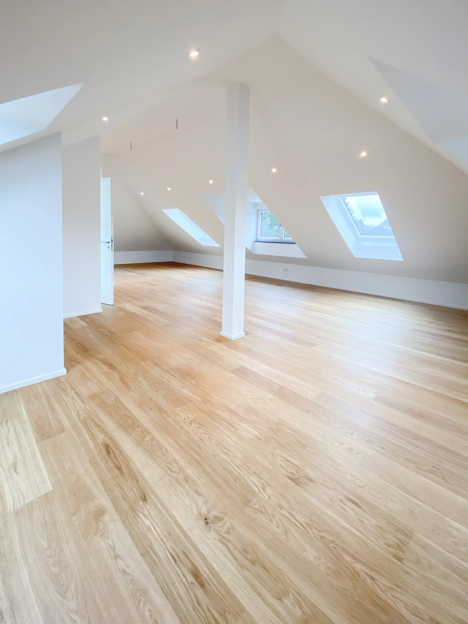 MÜNCHEN-RIEMERLING Zwei Einfamilienhäuser mit Wintergarten und Garage Bild 12