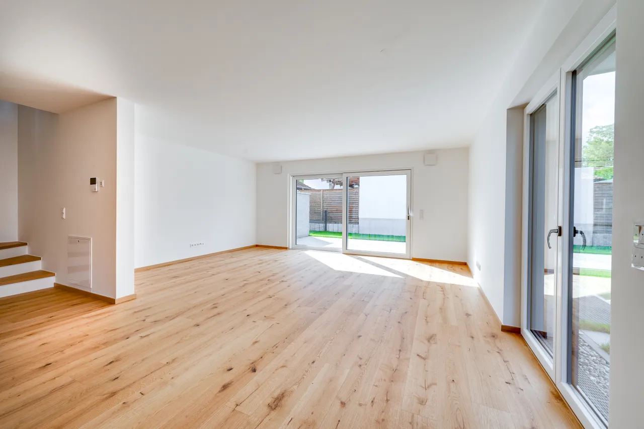 FORSTERN Attraktives Mehrfamilienhaus mit drei Wohnungen sowie einer großzügigen Maisonettewohnung Bild 1