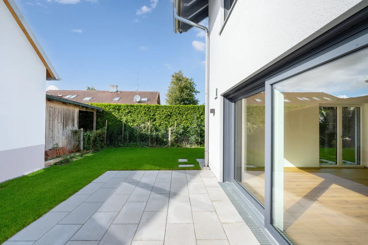 FORSTERN Attraktives Mehrfamilienhaus mit drei Wohnungen sowie einer großzügigen Maisonettewohnung Bild 1