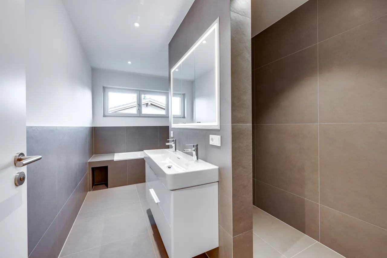 FORSTERN Attraktives Mehrfamilienhaus mit drei Wohnungen sowie einer großzügigen Maisonettewohnung Bild 9