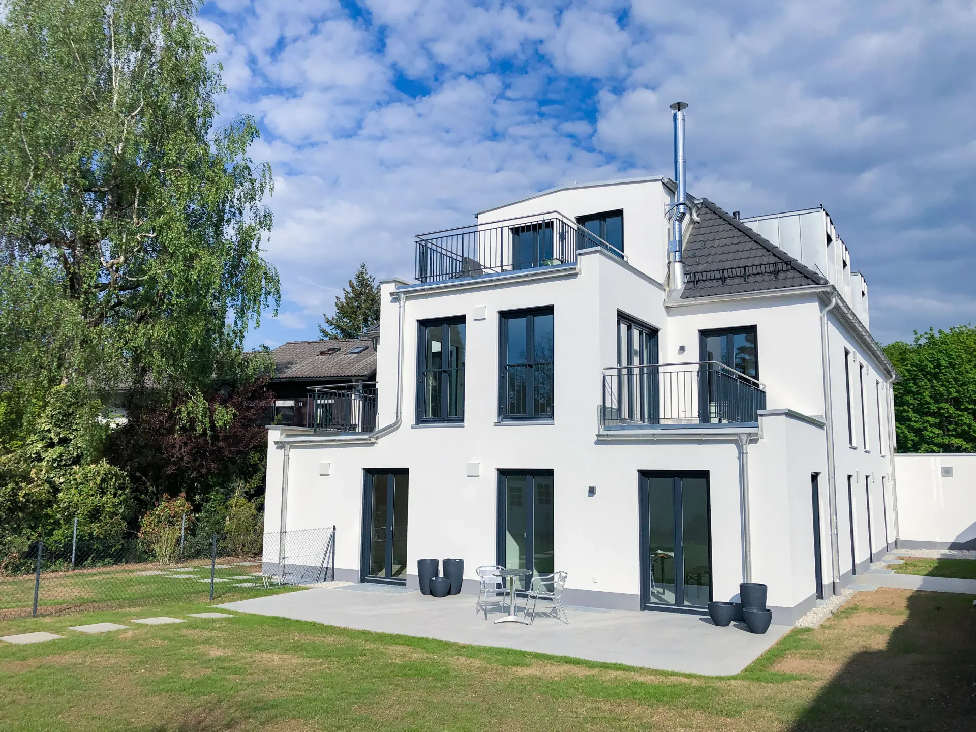 MÜNCHEN-WALDPERLACH Mehrfamilienhaus mit 4 Wohneinheiten und Duplexparker Bild 1
